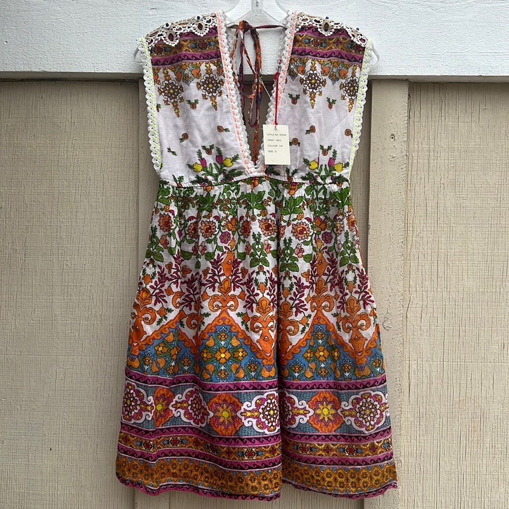 NWT RAGA Floral Sleeveless Top Size Small